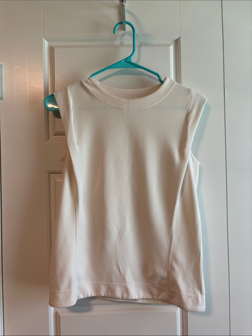 Athleta Sundown Cream Sleeveless Crewneck Tank